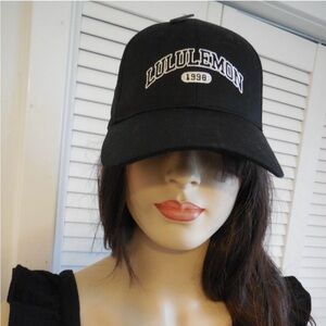 NWTs Lululemon Classic Unisex Baseball structured cap - Black Size S/M